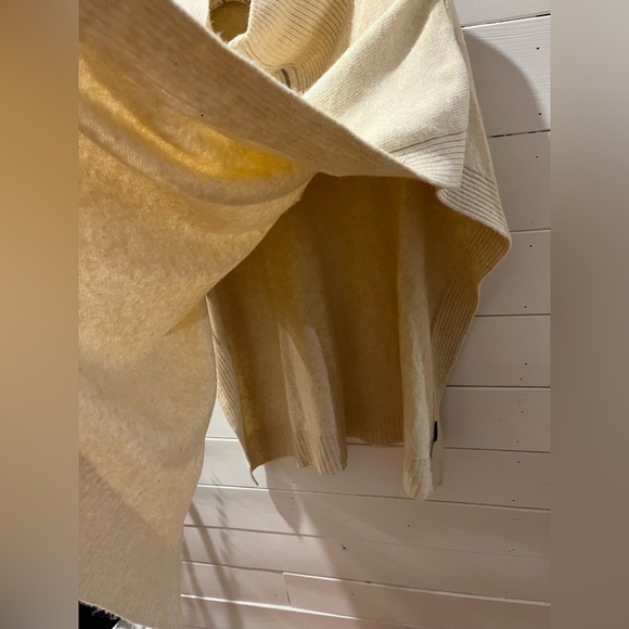 Fine-knit polo-neck poncho size M/L - Picture 5 of 6